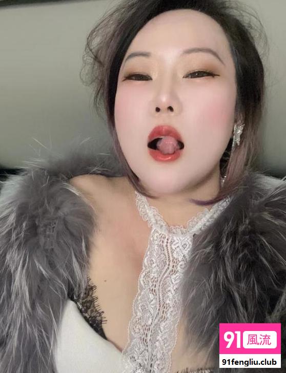 大屁股骚姐姐黑寡妇